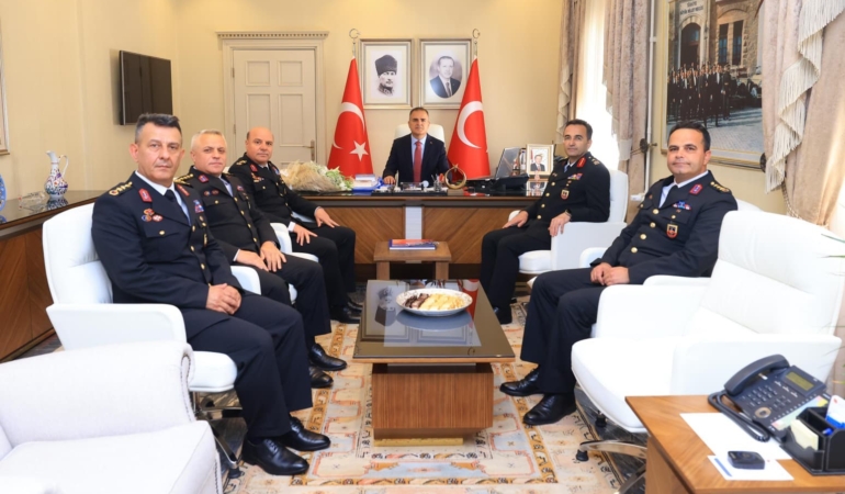 mugla-valisi-akbiyik-jandarmayi-agirladi-VmJ8xKV1.jpg