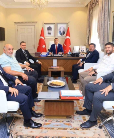 mugla-valisi-akbiyik-kizilayin-mugladaki-faaliyetleri-hakkinda-bilgi-aldi-yrWmarnp.jpg