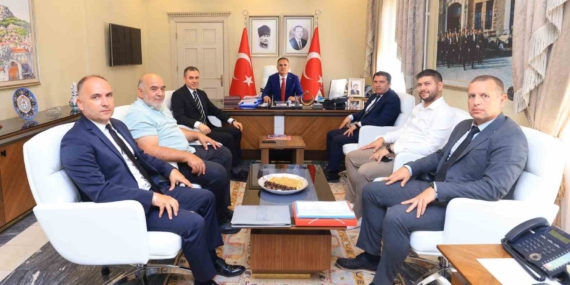 mugla-valisi-akbiyik-kizilayin-mugladaki-faaliyetleri-hakkinda-bilgi-aldi-yrWmarnp.jpg