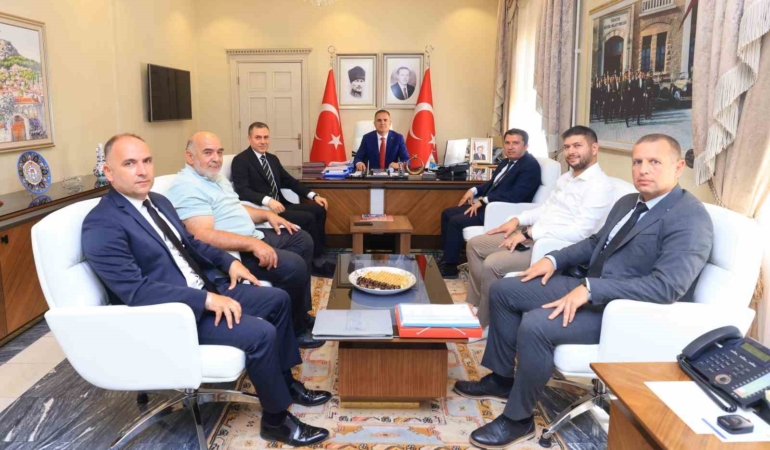 mugla-valisi-akbiyik-kizilayin-mugladaki-faaliyetleri-hakkinda-bilgi-aldi-yrWmarnp.jpg