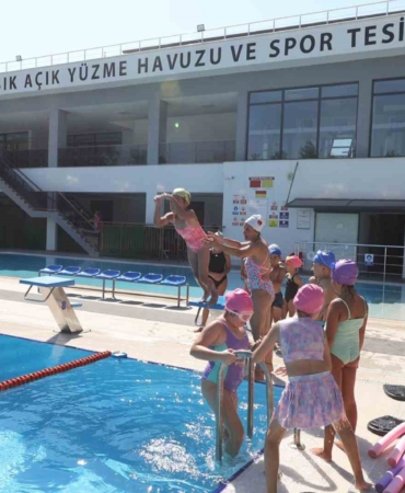 muglada-cocuklar-yazi-havuzda-karsilayacak-zc3gGnD1.jpg