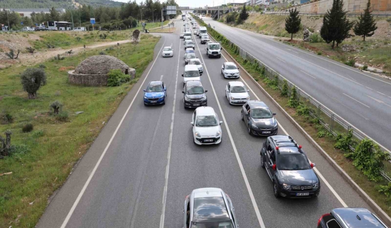 muglada-motorlu-kara-tasiti-sayisi-783-bini-asti-BXOlMdXu.jpg