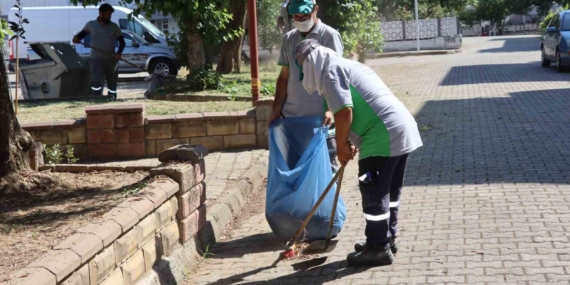 nazilli-belediyesi-temizlik-calismalarina-devam-ediyor-1aCfuHDs.jpg
