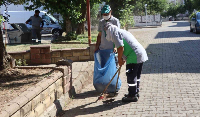 nazilli-belediyesi-temizlik-calismalarina-devam-ediyor-1aCfuHDs.jpg
