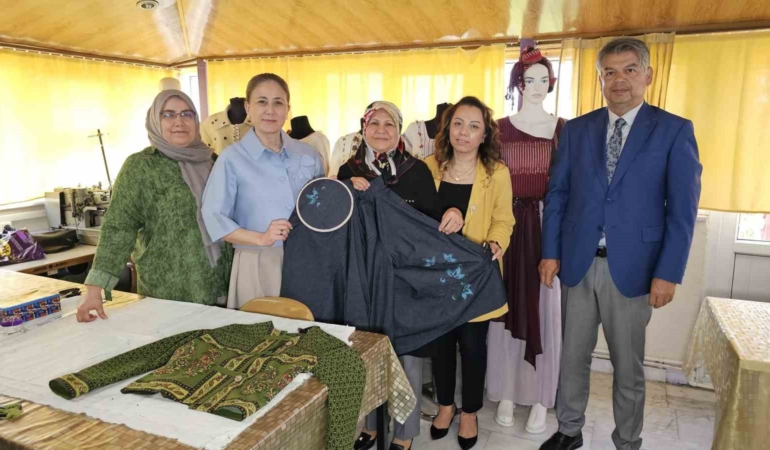 nazillide-halk-egitimin-kurslari-yogun-ilgi-goruyor-JCTAFwJk.jpg