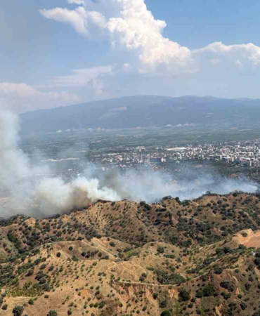 nazillideki-yangina-4-helikopterle-mudahale-ediliyor-AYI2SfLs.jpg