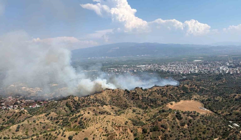 nazillideki-yangina-4-helikopterle-mudahale-ediliyor-AYI2SfLs.jpg