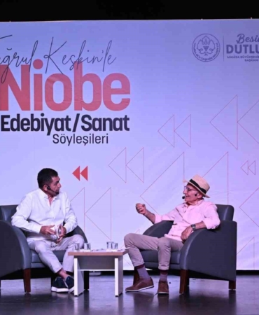 nihat-behram-manisada-edebiyat-ve-yapay-zekayi-konustu-6WkQAYSp.jpg