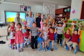 ogrenci-veli-ve-ogretmen-is-birligiyle-atik-ipler-reng-renk-oyuncaklara-donustu-wiFMrjf4.jpg