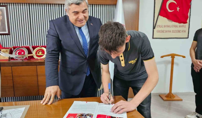 ogrenciler-hazirladigi-derginin-ilk-sayisini-sunnetciye-hediye-etti-hqAiJpS1.jpg
