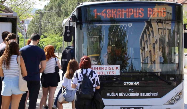 ogrenciler-ve-sinav-gorevlilerine-ucretsiz-ulasim-destegi-weFLfZXD.jpg