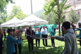 ogrencilere-yonelik-gerceklestirilen-yil-sonu-cami-senlikleri-basladi-iqjJBzLG.jpg