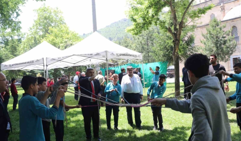 ogrencilere-yonelik-gerceklestirilen-yil-sonu-cami-senlikleri-basladi-iqjJBzLG.jpg
