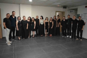 ogretmenler-sahneye-cikti-alasehir-tek-ses-oldu-3IslYyhU.jpg