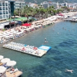 okullar-tatil-oldu-marmaris-sahilleri-dolmaya-basladi-b13eTvka.jpg