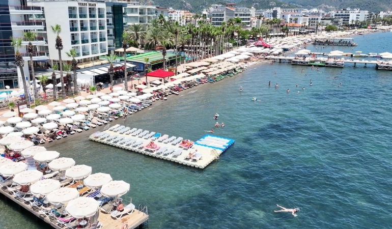 okullar-tatil-oldu-marmaris-sahilleri-dolmaya-basladi-b13eTvka.jpg
