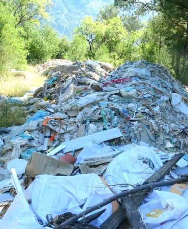 ormanlik-alanlara-atilan-moloz-ve-insaat-atiklarina-vatandas-tepkisi-1VAmY8TS.jpg