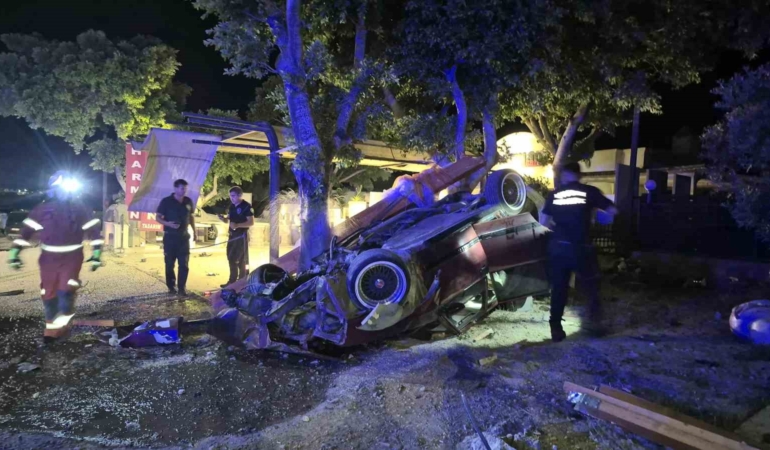 otomobil-hurdaya-dondu-2-yarali-3glRBajt.jpg