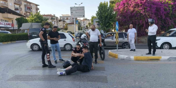 otomobil-ile-carpisan-motosikletin-surucusu-yaralandi-6iOehLpL.jpg