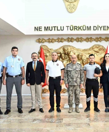 ozel-guvenlikcilerden-il-emniyet-muduru-karadenizi-ziyaret-eGfmCG3H.jpg