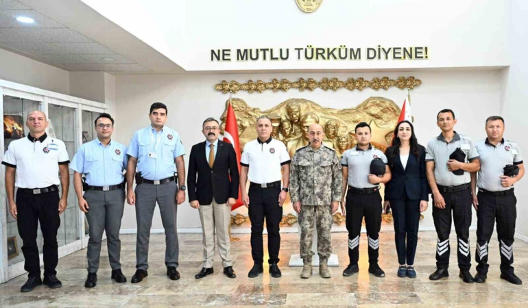 ozel-guvenlikcilerden-il-emniyet-muduru-karadenizi-ziyaret-eGfmCG3H.jpg