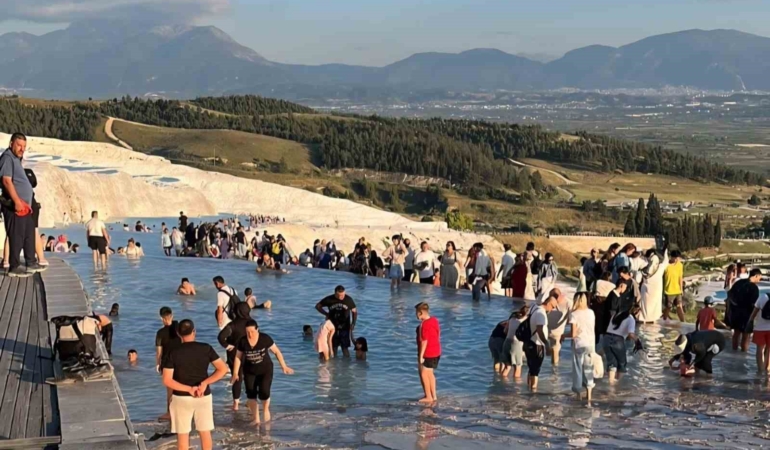 pamukkale-bayramda-113-bin-ziyaretciyi-agirladi-Ak41PqdP.jpg
