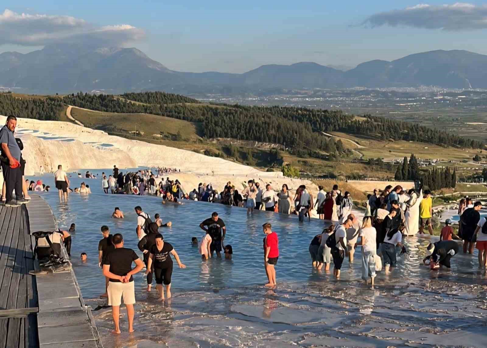 pamukkale-bayramda-113-bin-ziyaretciyi-agirladi-Ak41PqdP.jpg