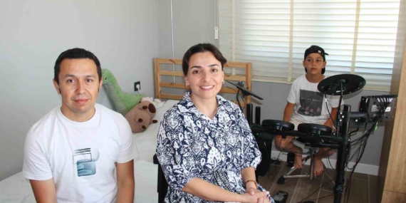 pazardaki-oyuncak-davulla-basladi-daha-9-yasinda-okul-orkestrasinin-ritmi-oldu-En6EAQik.jpg