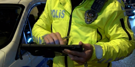 polisten-kacti-cezadan-kurtulamadi-147-bin-tl-ceza-kesildi-FK6UUxrJ.jpg