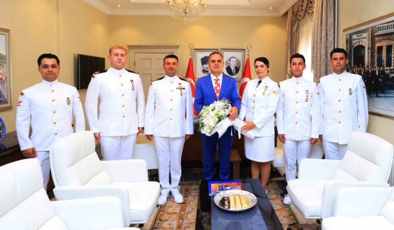 sahil-guvenlik-komutanindan-vali-akbiyika-ziyaret-EFiLcaIs.jpg