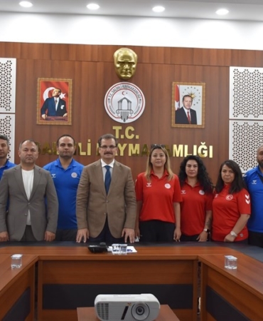 salihli-kaymakami-guldogan-antrenorleri-makaminda-agirladi-IDsVXEaW.jpg