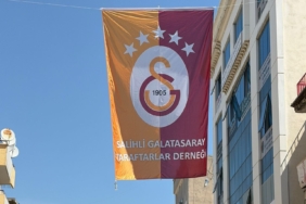 salihlide-caddelere-sampiyon-galatasaray-bayraklari-asildi-jGeHzxqb.jpg