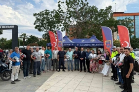 salihlide-motosiklet-suruculerine-kask-dagitildi-1njHnuEP.jpg