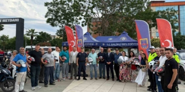 salihlide-motosiklet-suruculerine-kask-dagitildi-1njHnuEP.jpg