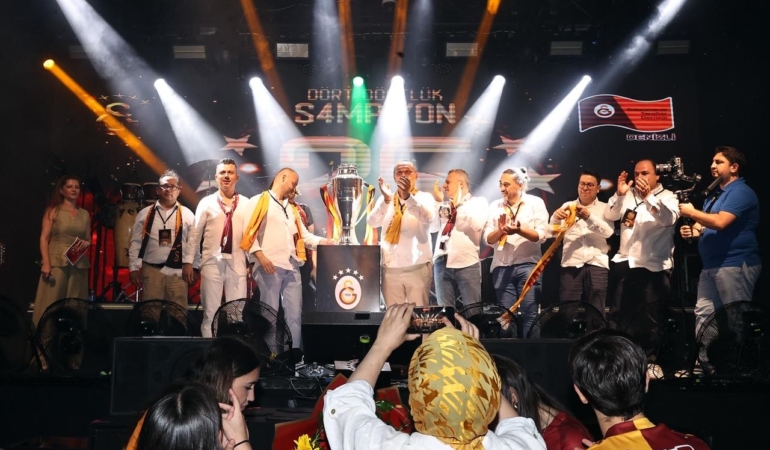 sampiyonluk-kupasi-denizlideki-galatasaraylilarla-bulustu-khF3mgbD.jpg