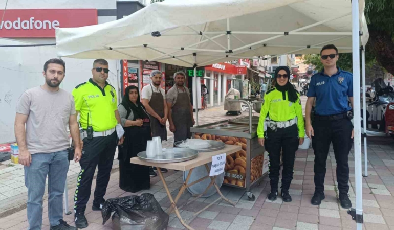 sandiklida-sehit-polis-memuru-yasar-ozlem-icin-mevlit-okutuldu-YrqLlMTL.jpg