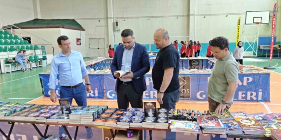 sarigolde-binlerce-kitap-ogrencilerle-bulustu-TqH3BHNb.jpg