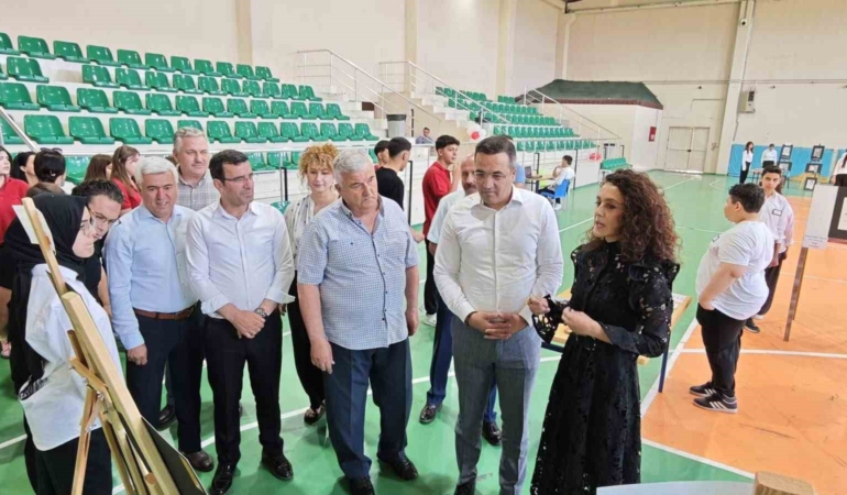 sarigolde-genc-yeteneklerden-sanat-soleni-AMsKKVnP.jpg