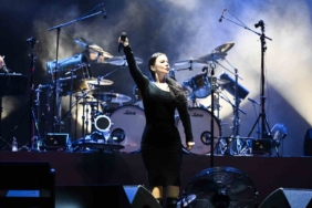 sebnem-ferah-6-yil-aradan-sonra-izmirde-sahne-aldi-kqNfYgJL.jpg