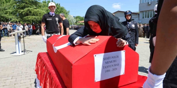 sehit-polise-esinden-yurekleri-daglayan-veda-Ml6HOtka.jpg