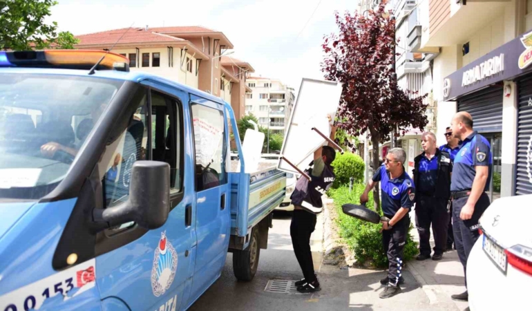 sehzadeler-zabitasindan-yol-ve-kaldirim-isgali-denetimi-Z4bA9WNM.jpg