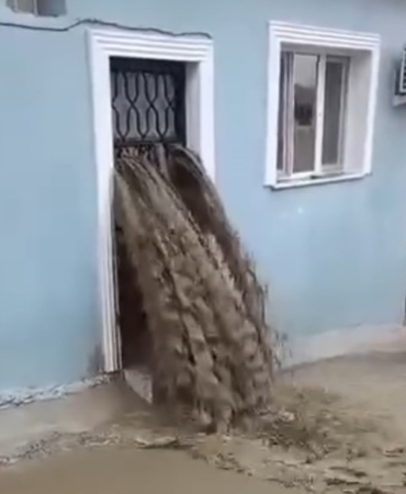 sel-sulari-evinin-icinden-gecti-olumden-dondu-W1tgKvIH.jpg