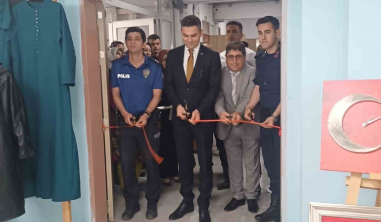 selendi-halk-egitim-merkezinin-sergisi-goz-doldurdu-yL8uLPYw.jpg
