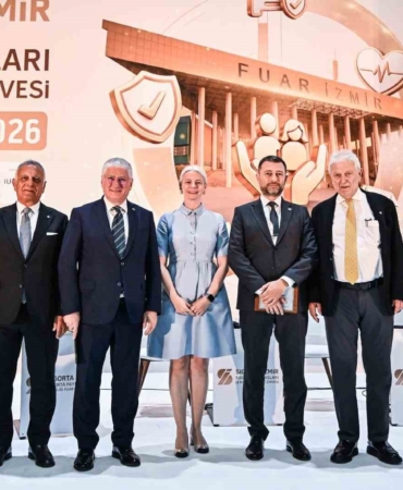 sigorta-izmir-sektorun-gelecegine-isik-tuttu-cPbEwwhl.jpg