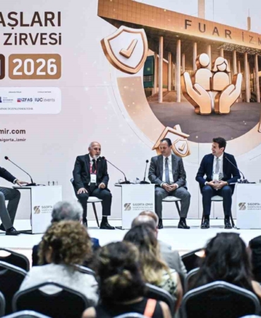 sigorta-izmirde-gelecegin-riskleri-ve-firsatlari-masaya-yatirildi-CuLxd1Yz.jpg