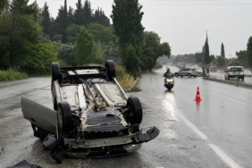 soke-kusadasi-yolu-uzerinde-otomobil-takla-atti-3iMIIAVw.jpg