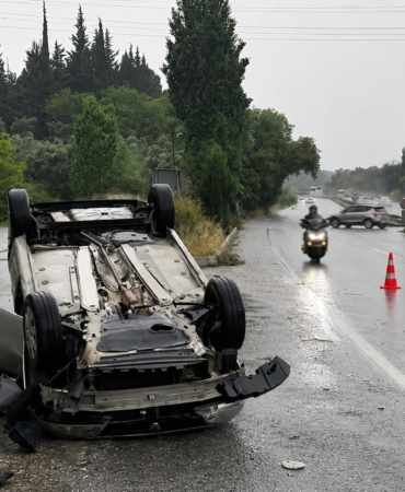 soke-kusadasi-yolu-uzerinde-otomobil-takla-atti-3iMIIAVw.jpg