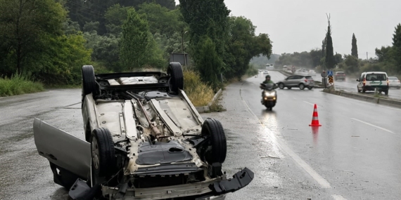 soke-kusadasi-yolu-uzerinde-otomobil-takla-atti-3iMIIAVw.jpg
