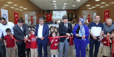 tavas-kitap-fuarinda-39-yazar-ve-sair-okurlariyla-bulusuyor-mdUMvq5E.jpg