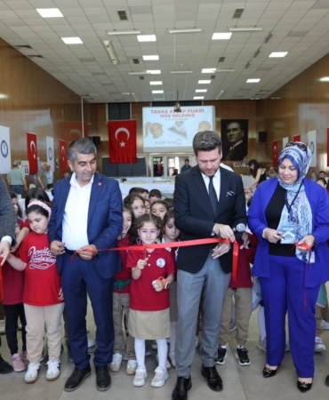 tavas-kitap-fuarinda-39-yazar-ve-sair-okurlariyla-bulusuyor-mdUMvq5E.jpg